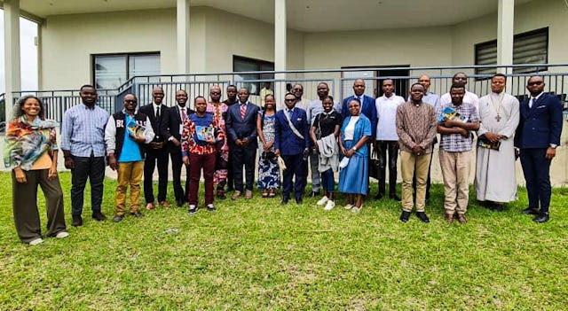 La Casa di Preghiera DRC: Un ambiente pacifico ispira una discussione riflessiva sullambiente La Casa di Preghiera DRC: Un ambiente pacifico ispira una discussione riflessiva sullambiente