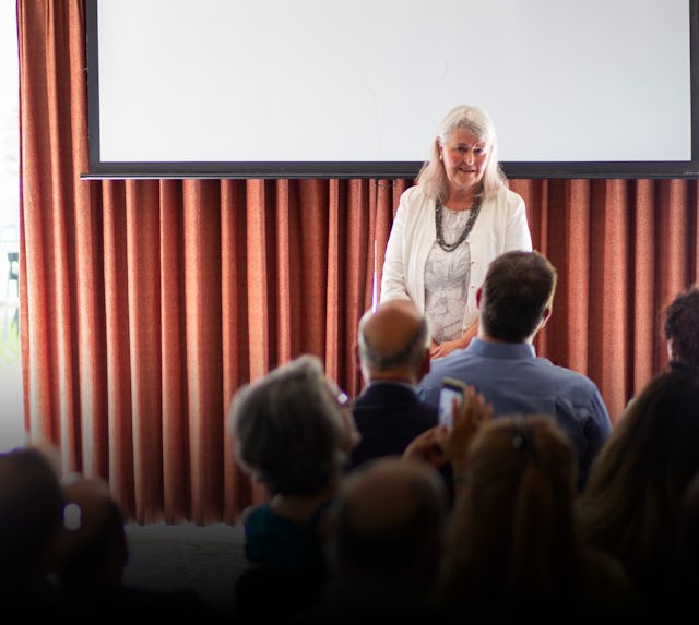 Leditore George Ronald del Regno Unito celebra l80º anniversario